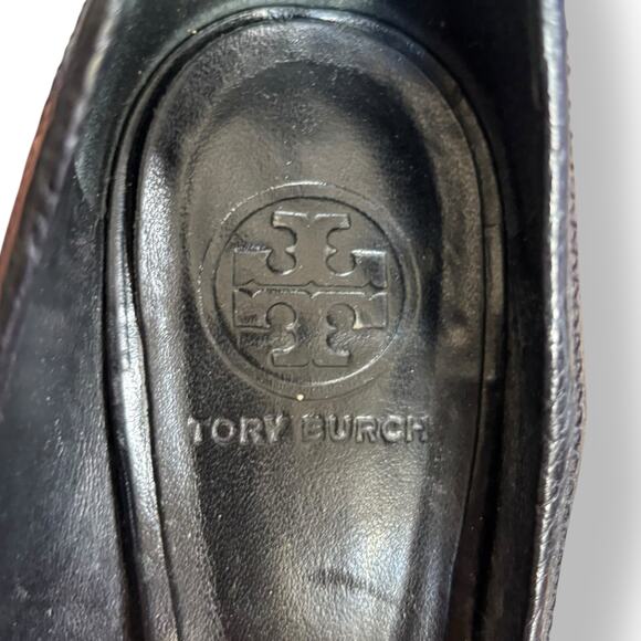 Tory Burch Sally Black Leather Peep Toe Wedge Pumps Logo Gold Medallion Shoe 7 - Picture 5 of 9